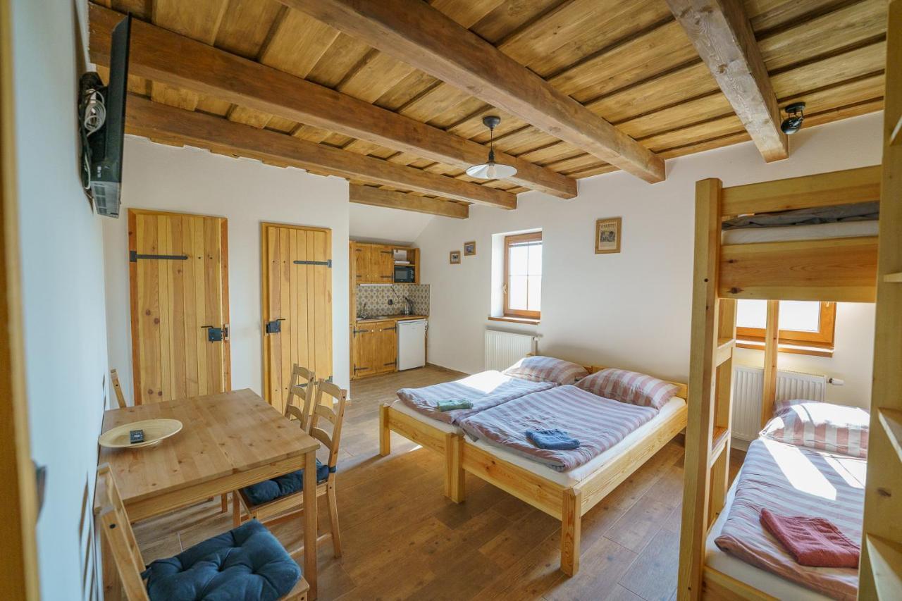 Apartmany Pausram Pouzdrany Exterior photo
